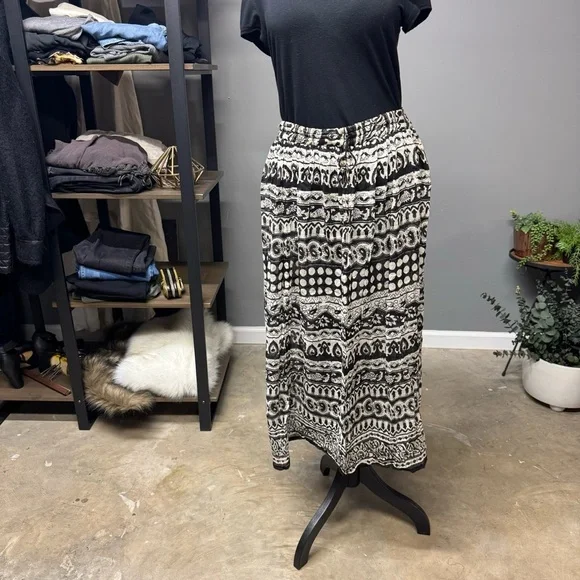 Cotton black and white full skirt all over pattern gauzy womens XL India Boho - Picture 2 of 10